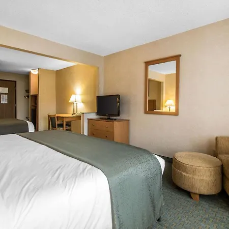 Quality Inn Dubuque On Hwy 20 Exterior photo