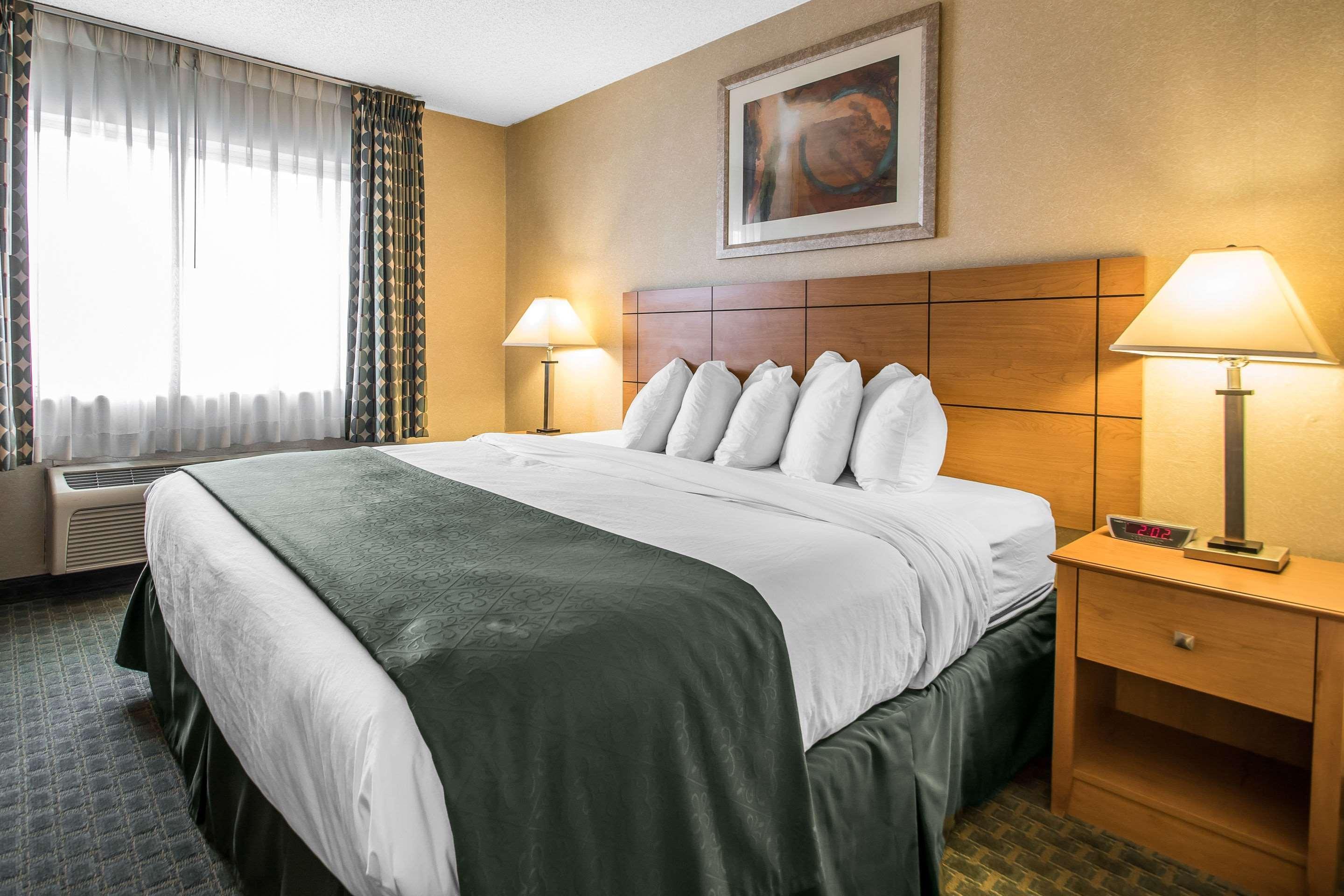 Inn Quality On Hwy 20 Dubuque
